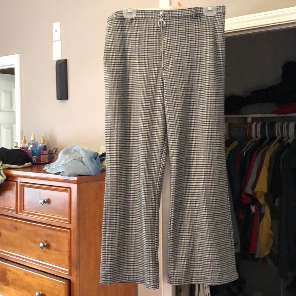 ⭐️⭐️. 3/$10 Black and white pants.